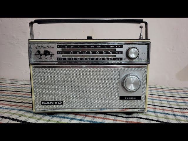 Sanyo# 3 band Radio model# 8U-605. JAPAN. 9828622958# - YouTube