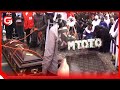 NEEMA Wa KARIAKOO ALIVYOZIKWA KIJIJINI KWAO MAMA AKE AWEKA SHADA AKIWA AMESHIKILIWA ASIANGUKE 