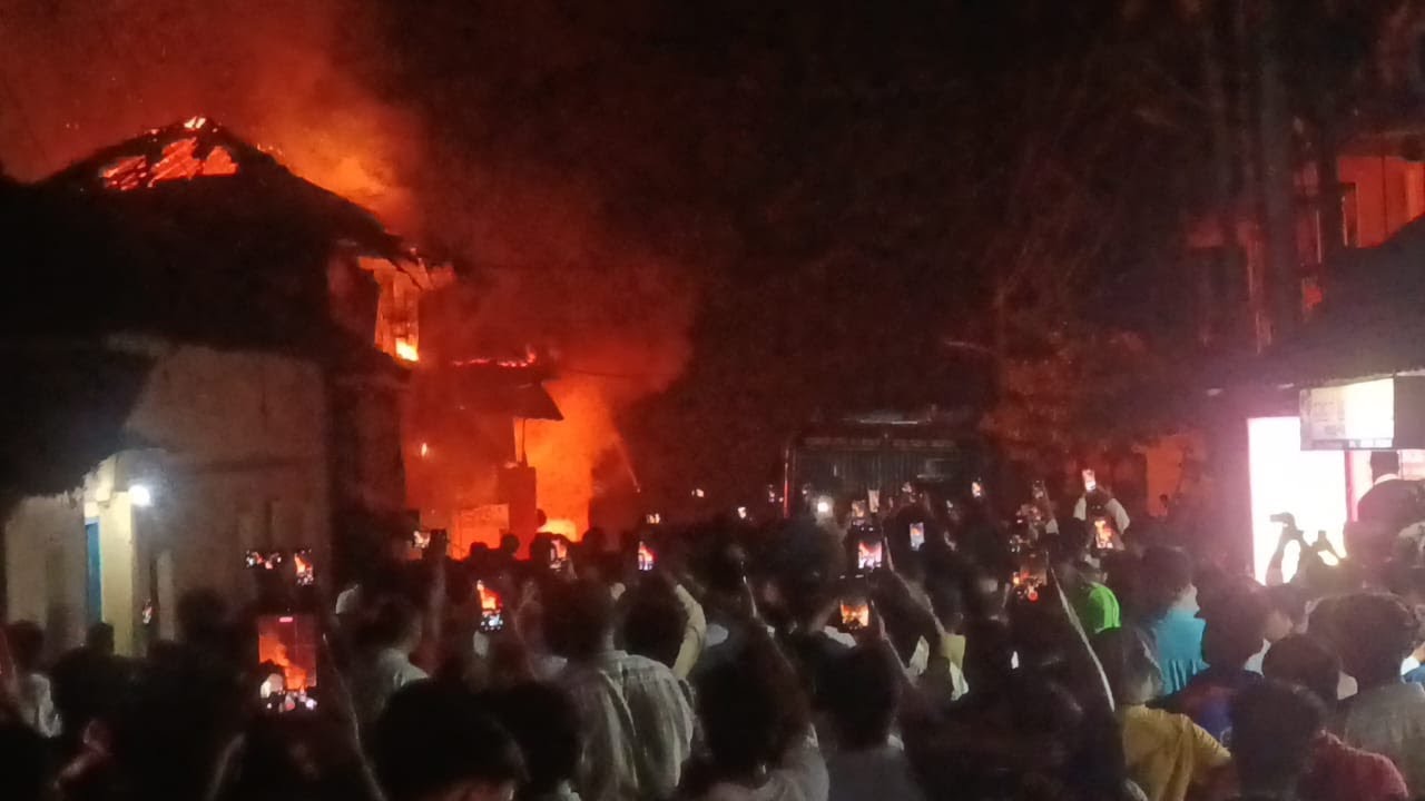 ವಿಟ್ಲದಲ್ಲಿ ನಡೆದ ಆಕಸ್ಮಿಕ ಅಗ್ನಿದುರಂತ ಪ್ರಕರಣ: ಅಪಾರ ನಷ್ಟ ಸಂಭವ...!