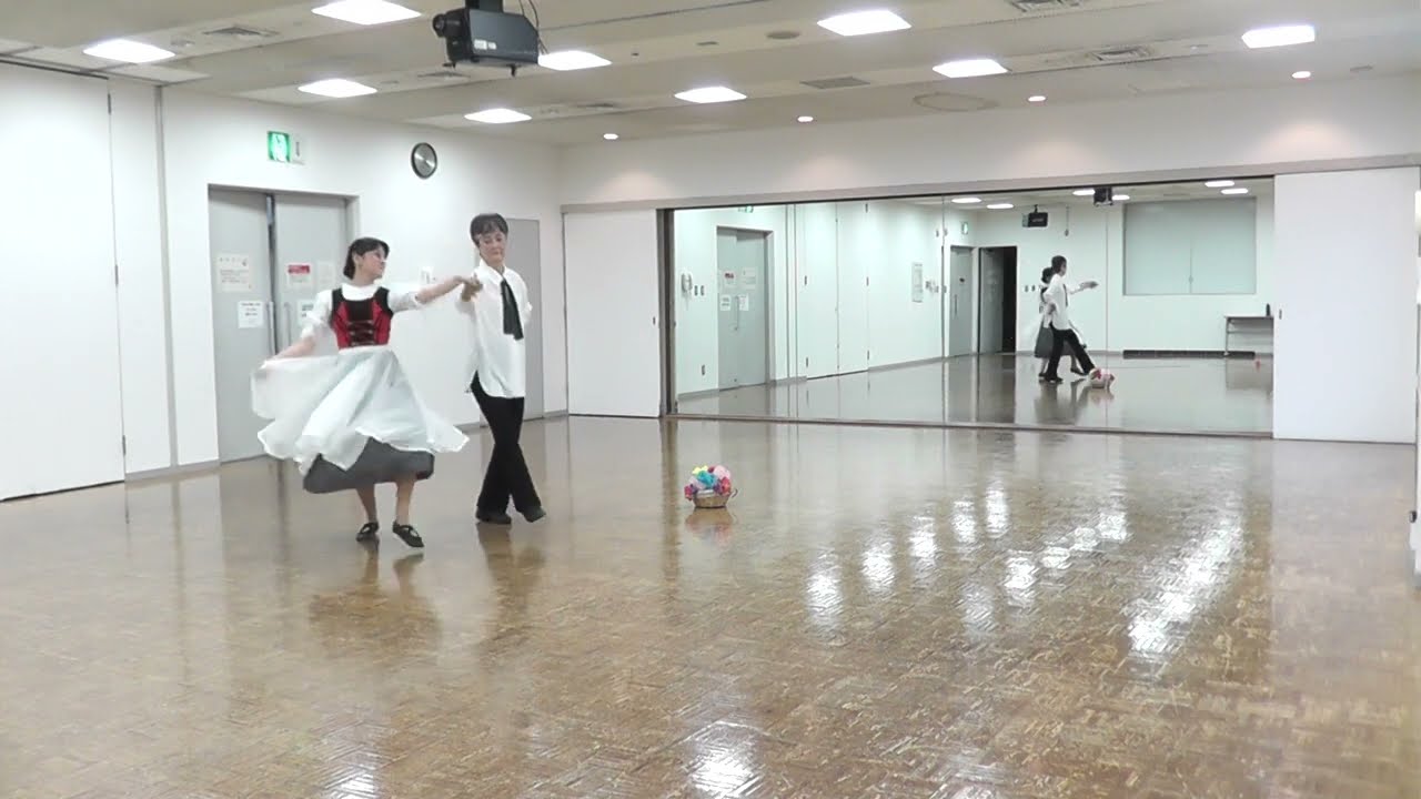 カップルダンス ハーホ (Folk Dance Odonya) - YouTube