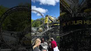 Metal Spaghetti on a hot day 😍🎢 The Smiler #rollercoaster #themepark #altontowersresort