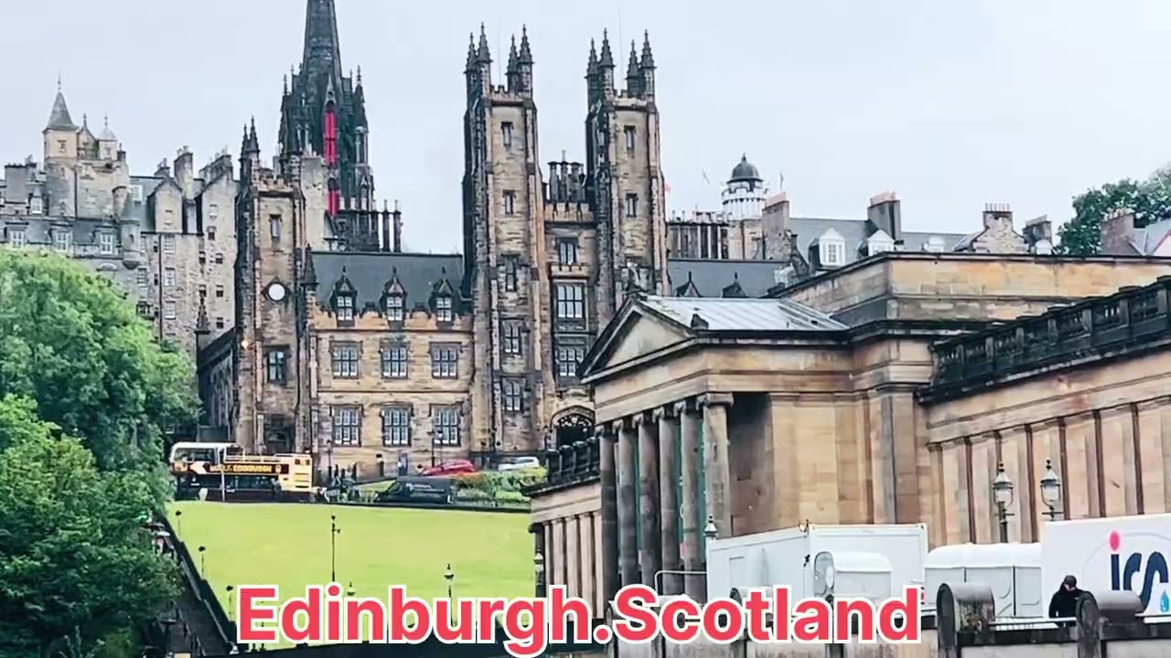 Edinburgh. Scotland Tour 🏴󠁧󠁢󠁳󠁣󠁴󠁿 National Gallery and Edinburgh Castle Views .