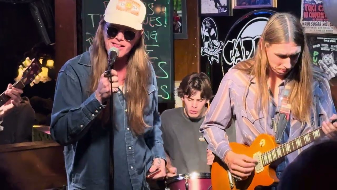 Концерт группы The Blue Byrdes в Тарзане, представленный компанией Cadillac Zack в 2025 году.