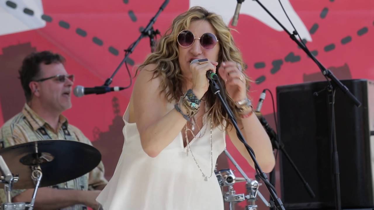 Let’s Go Crazy - Maylee Thomas at The 2016 Dallas International Guitar Show