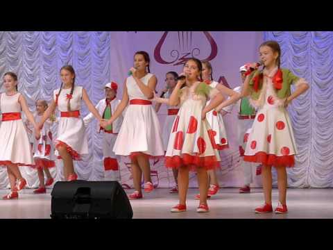 Katyusha dance — Russian dance — Russian girls