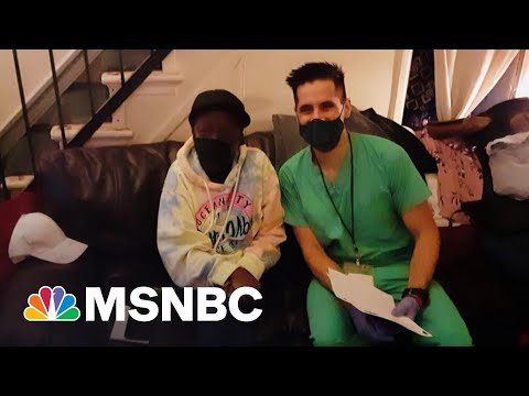 Nurse Practitioner Rushes To Vaccinate Those Homebound Before Doses Expire | The Last Word | MSNBC