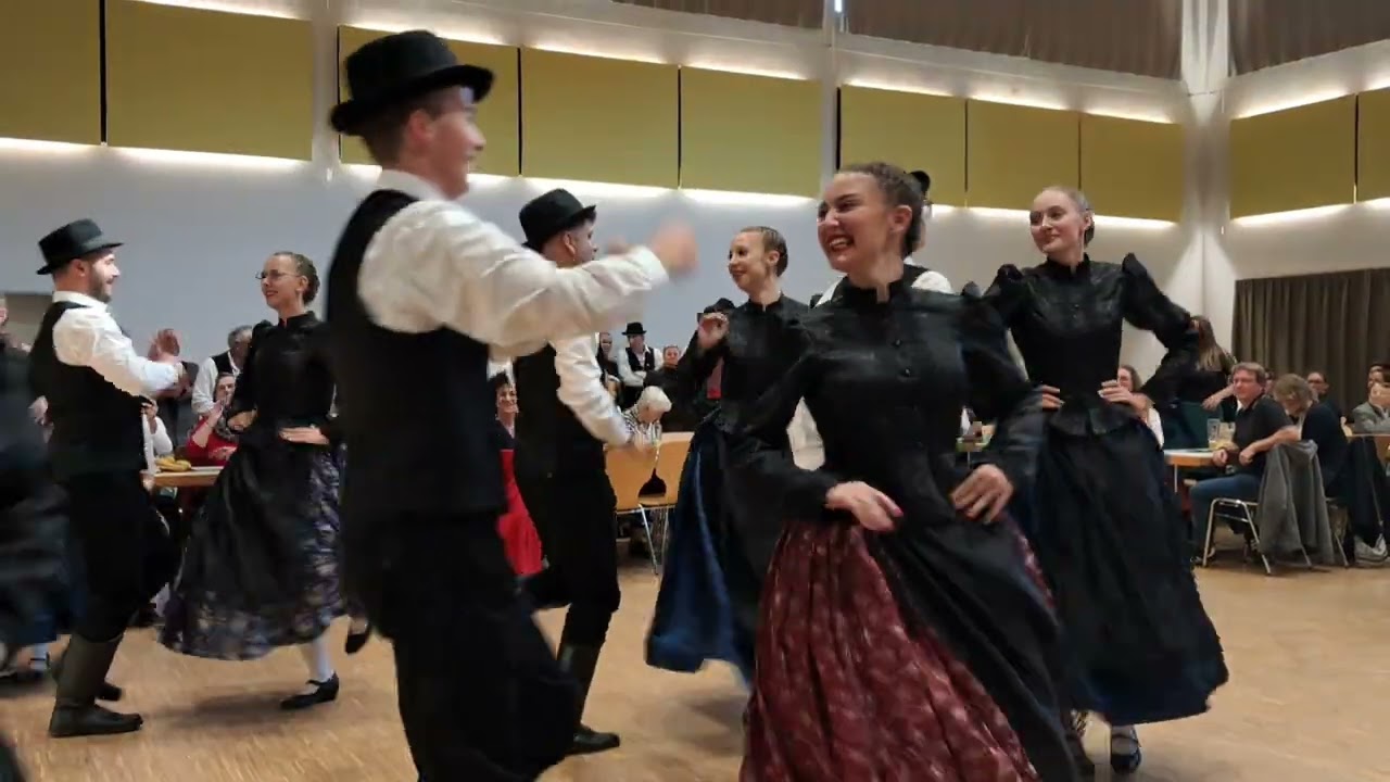 Heimat- und Trachtenfest/ 45 Jahre Hodschager Heimatverein Moosburg/ 60 Jahre Hodschager Kirchweih 