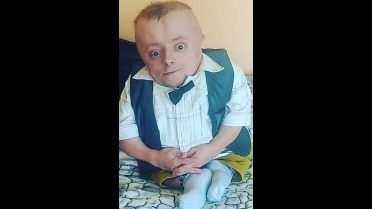 Mini Cypek mikro cypek śpiewa hymn - YouTube