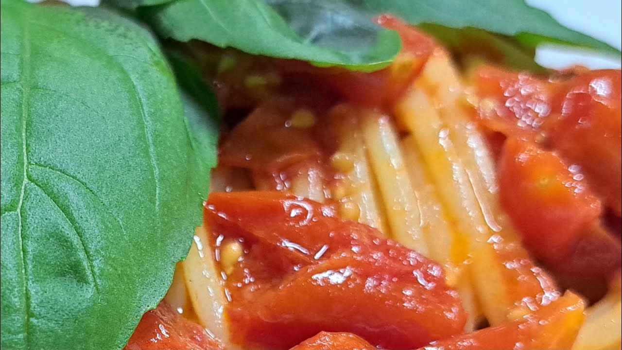 Vermicelli con datterini e basilico 