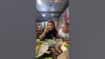 Foreigners Eat Papeda for the First Time