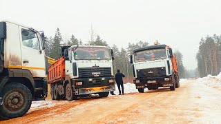 Завершение строительство дороги.Для МАЗа эта зима скользкая Дождь снег мороз гололёд будьте внимател