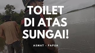 Toilet di Atas Sungai ~ Asmat, Papua