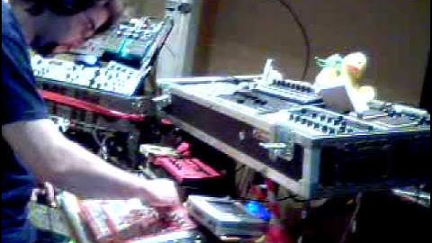 #m4mlive - February 26th 2010 - 6 hours of distorted live electro featuring @audrelita at 20 minutes