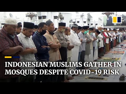 Coronavirus: Indonesian Muslims pray together during Ramadan in Aceh mosques despite Covid-19 risk