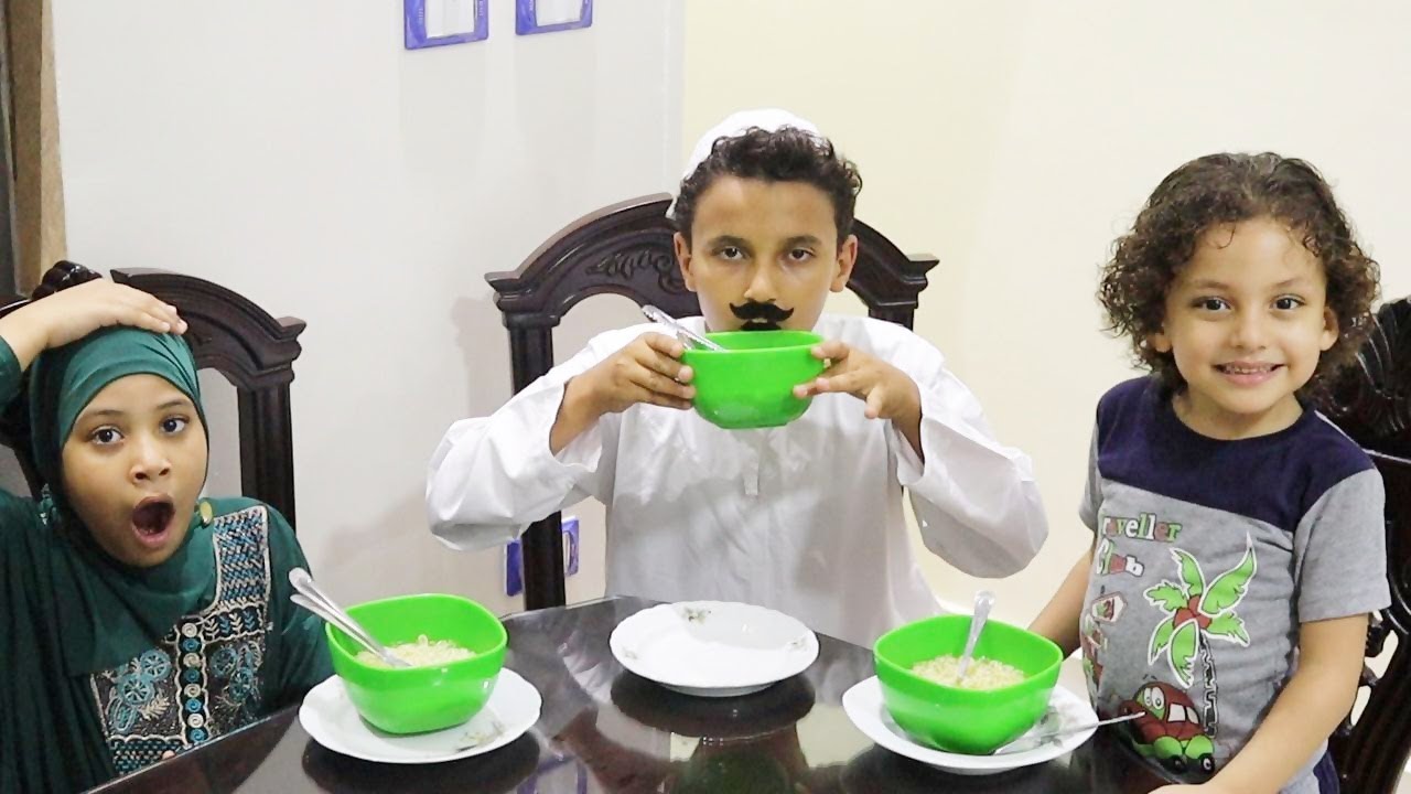 ماما مرام عملت شوربة اندومي للحاج مازن !!!