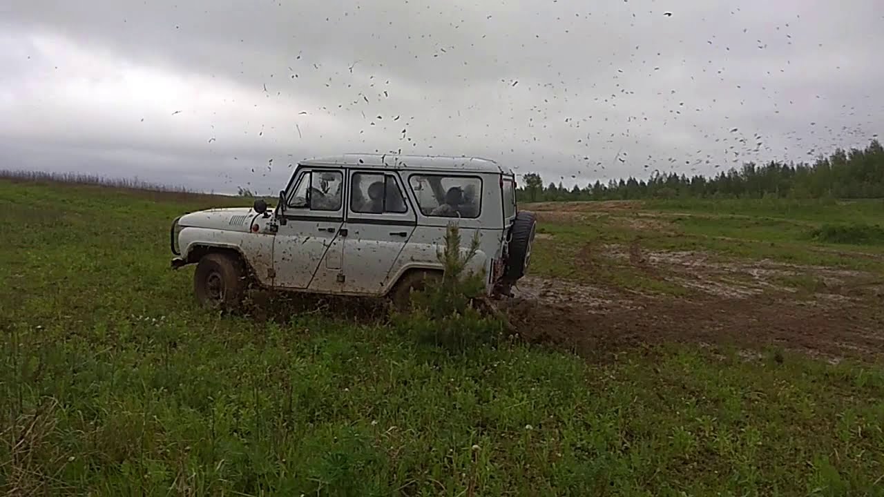 Уаз в поле