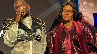 King Michael Alazze Maama we ku Stage ku Coronation Concert 2026.