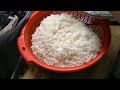 もちつき機で餅米(mochigome)を蒸す (steamed rice)