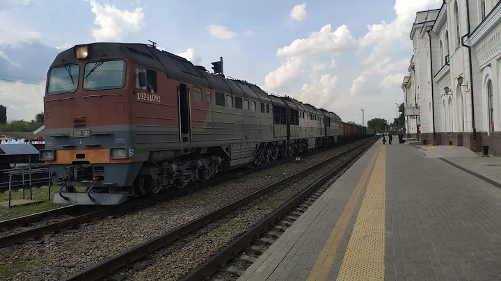 3ТЭ116У-002 с грузовым поездом