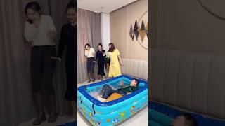 Su Yatağıyla Erkek Arkadaşımı Şakalaştırdım, Oturduğu Anda Şaşkına Döndü