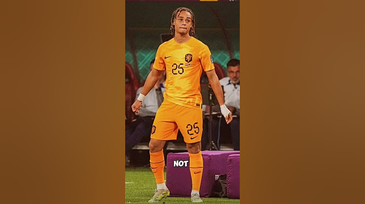 Why Footballers Tape Their Wrists?