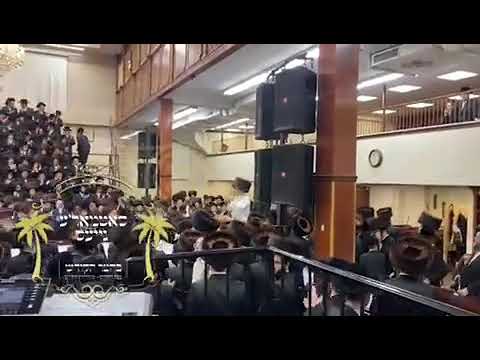 מוצאי יום כיפור ביי כ״ק אדמו״ר מסאטמאר שליט״א