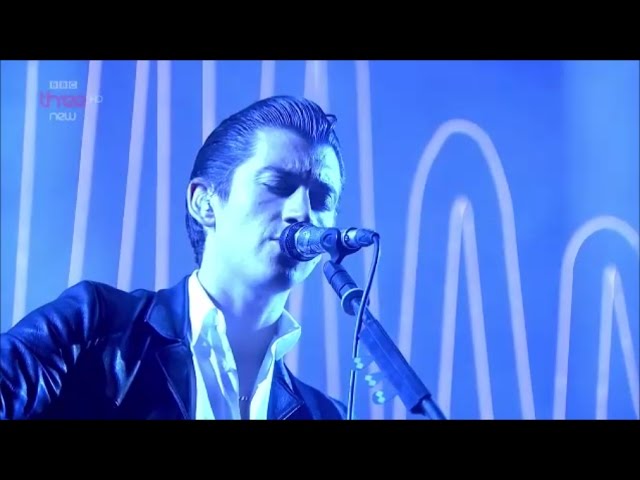 Arctic Monkeys - When The Sun Goes Down (Live HD Concert)