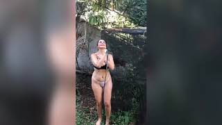 Ngintip Tante Maria Pake Bikini Main Air