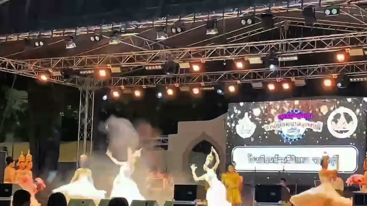 สยามเมืองยิ้ม  ดาวรุ่งลูกทุ่งงานฤดูหนาวครั้งที่สองโรงเรียนบ้านชี￼วิทยา