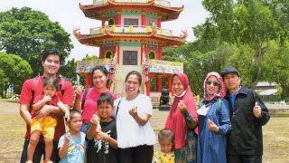Naik Perahu Ke Pulo Kemaro