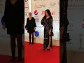 سامية الطرابلسي بـ فستان لامع بفتحة جانبية في مهرجان القاهرة