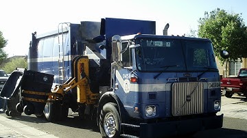 CABQ Solid Waste - Autocar Xpeditor Labrie Automizer Crocodile 045104