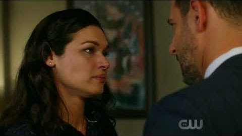 The Flash 4x07 Barry gets suspended from CCPD