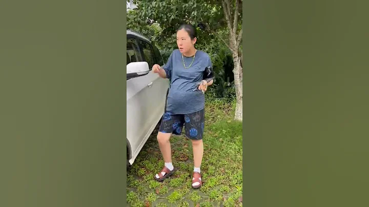 模仿老公的樣子，據說訂閱關注點贊的帥哥美女都今年爆發，身強體壯，吃嘛嘛香。 - 天天要聞