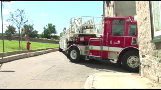 Tiller Truck Makes Tight Turn Into Alleyway