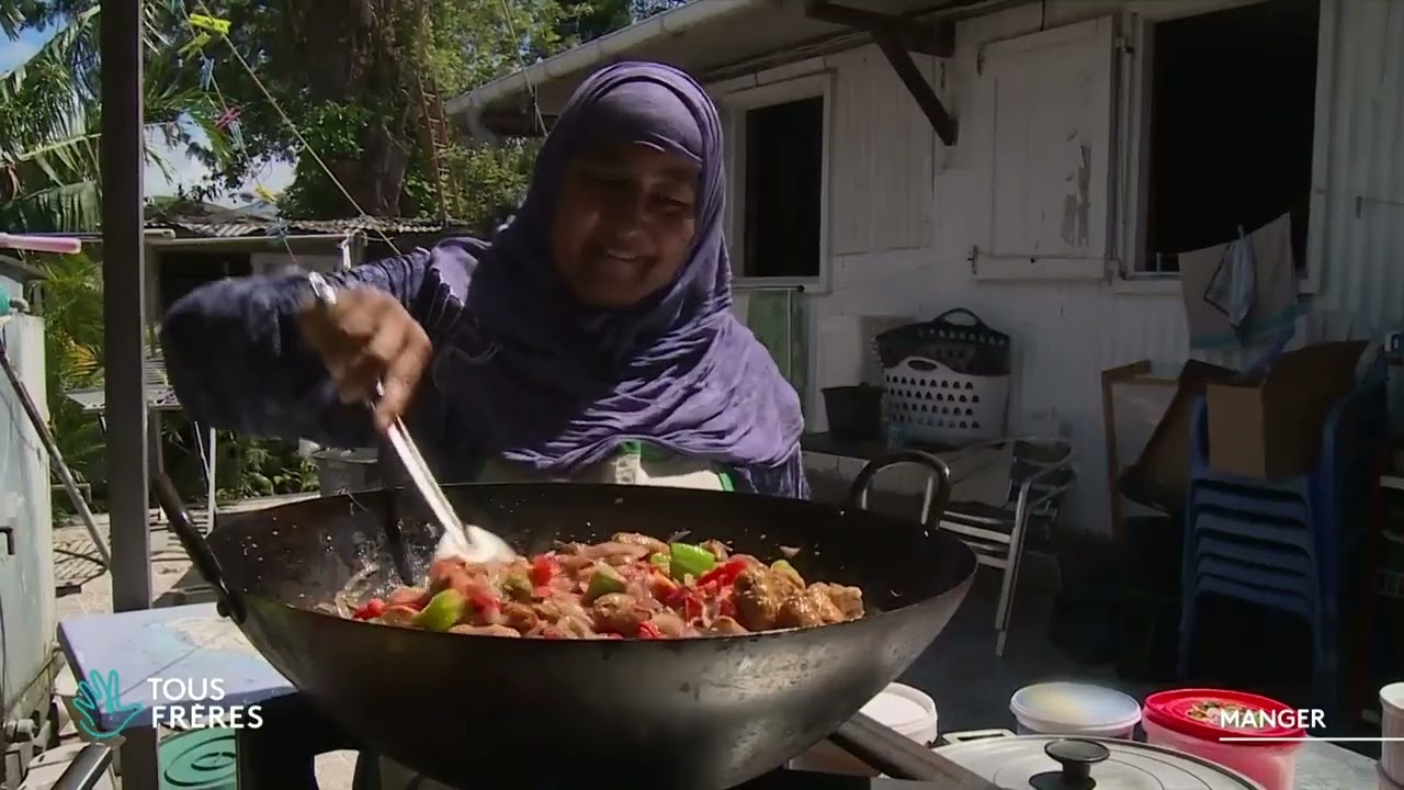 Le repas, avec la famille de Rabia Dauharry et le label Halal Réunion | Sur le terrain