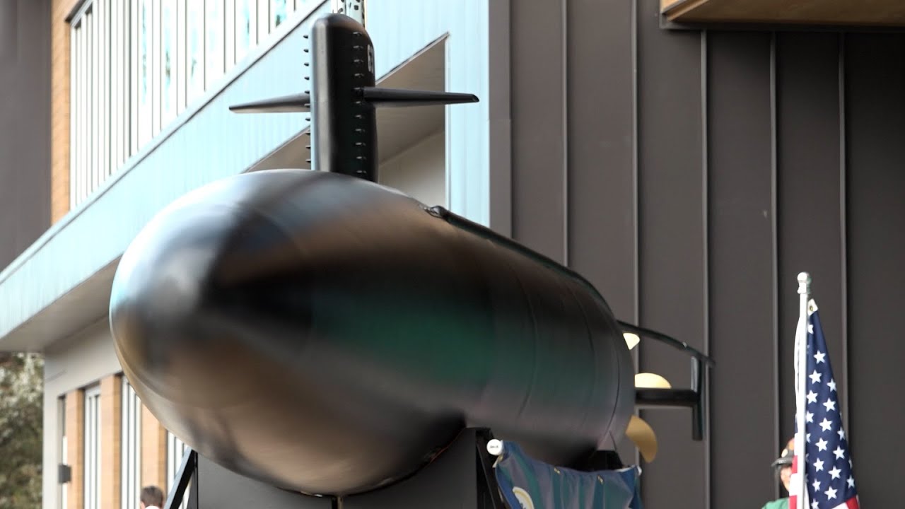 19-foot model submarine to appear in Redmond Veterans Day Parade