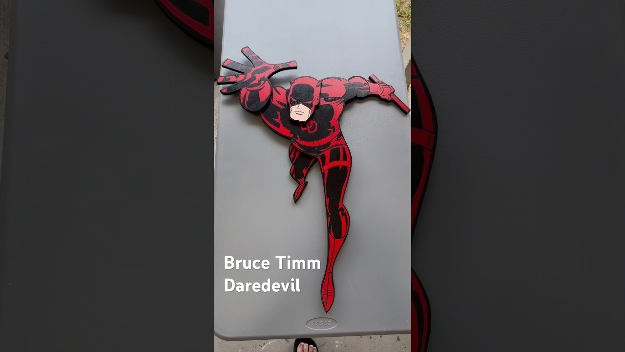 I love Bruce Timms style. 