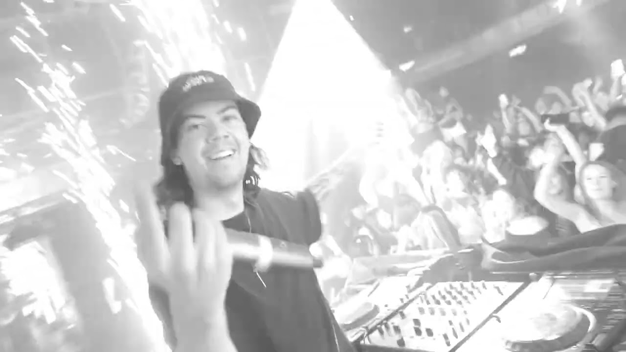 YouTube에서 Colin Hennerz + YROR? - Kick Back (VISUALISER) 보기 YouTube에서 Colin Hennerz + YROR? - Kick Back (VISUALISER) 보기