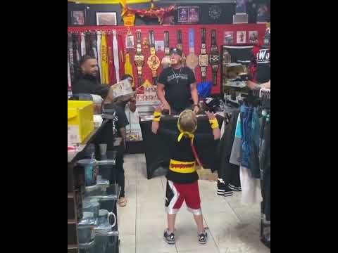 Hulk Hogan Meets His Biggest Ever Hulkamaniac At Hogan S Beach Bar WCW WWE WWF HulkHogan Hulk 