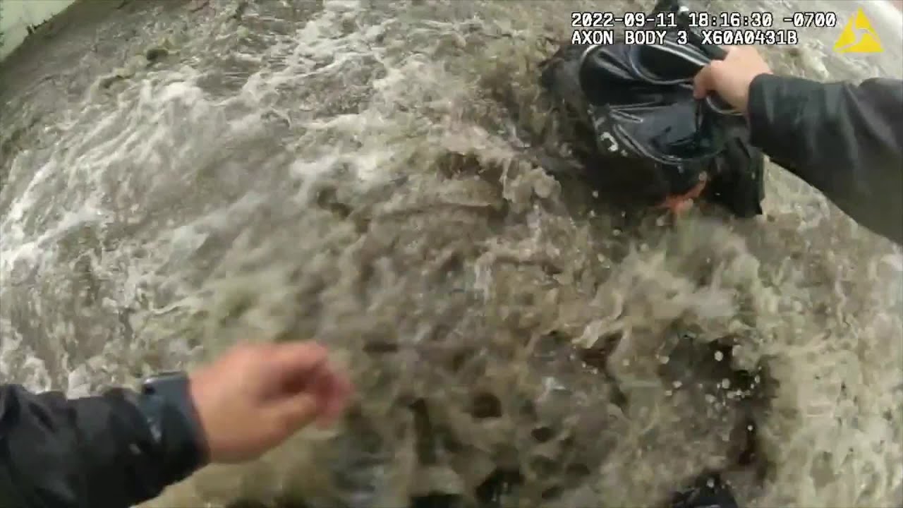 San Bernardino police rescue family from flash flood waters - YouTube