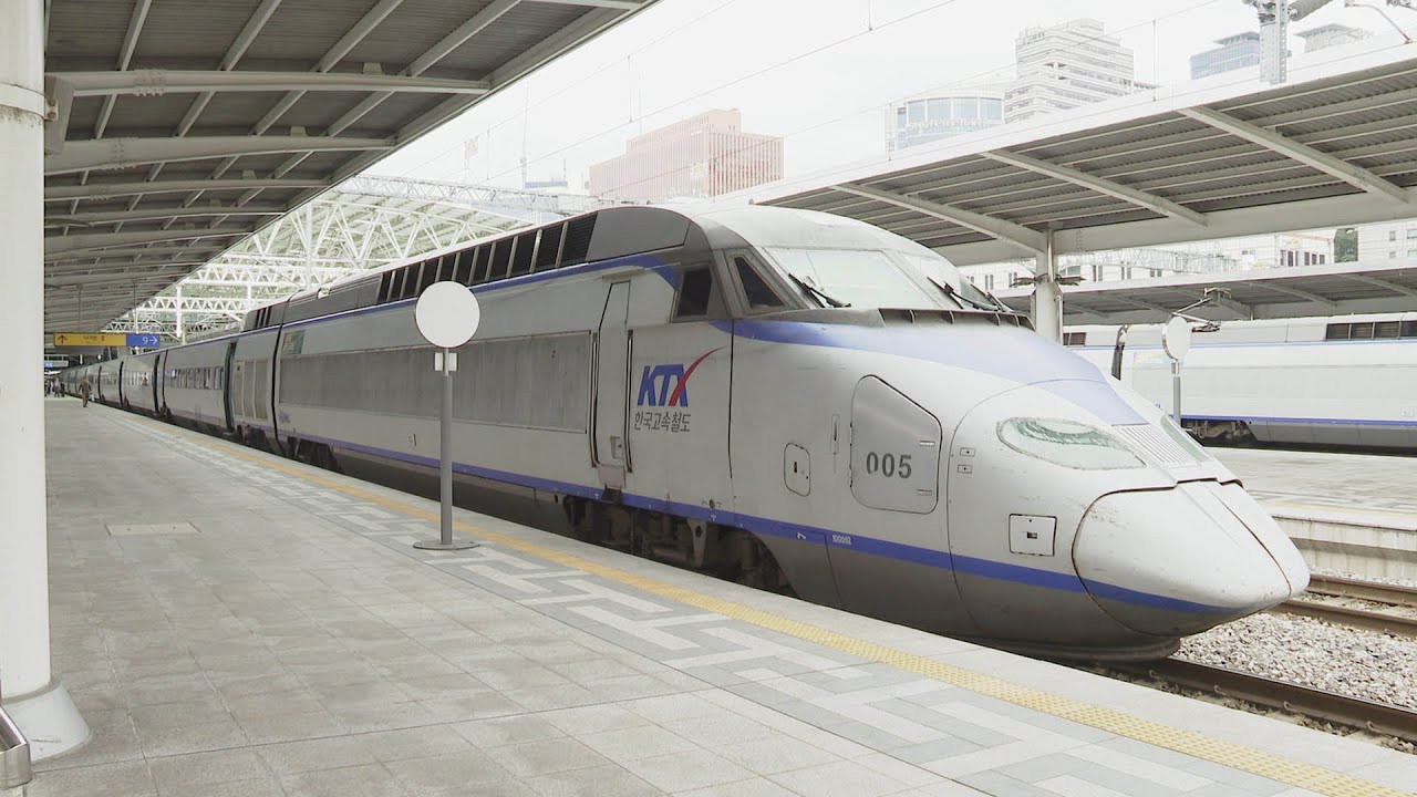 newspaper mockup 오늘부터 철도 파업…광역전철·KTX 운행 줄어 / 연합뉴스TV (YonhapnewsTV)