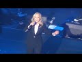 entree en scene SYLVIE VARTAN 15 fev 2014 folie bergère