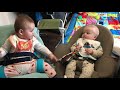 Newborns play, немовлята двійнята грають в ладушки, малыши двойняшки играют в ладушки