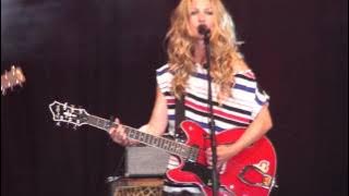 PERNILLA ANDERSSON 'Som en ö'  (live @ Peace & Love 2010)