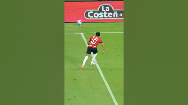 Alexis Vega fue abucheado por la afición de Chivas al ingresar de cambio a la cancha #chivas