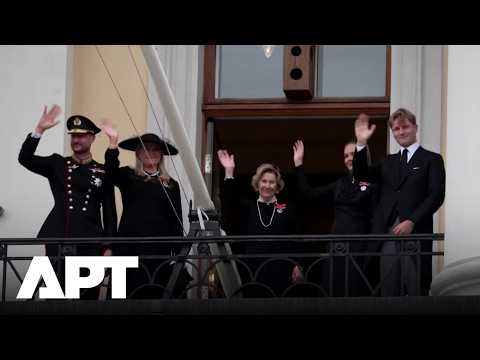 King Harald’s Funeral: Norway’s Royal Family Waves To Mourning Crowds | APT