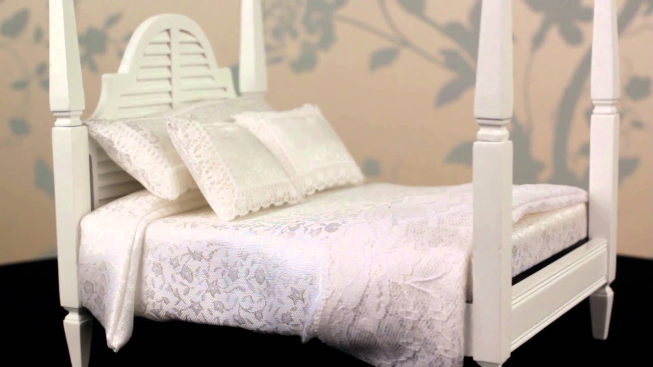 dolls house four poster bed