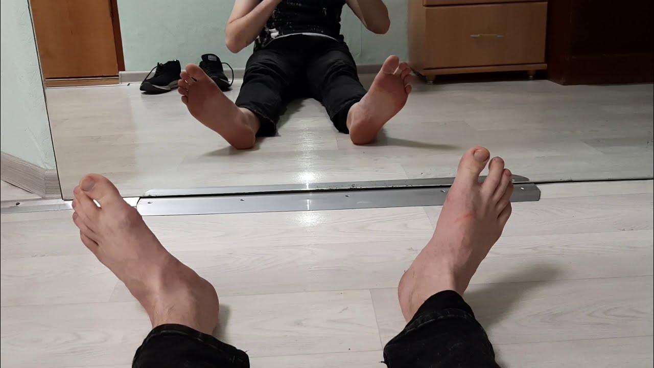 Dominant foot. Мужское доминирование фут. Русский фут фетиш чмор. Male feet Master. Bald man Worships two guys bare feet.