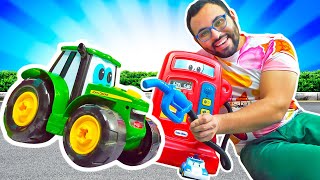 ¡El tractor Johnny le ayuda a Robocar Poli! Video de coches de juguete para niños en ¡Oh, se dañó!